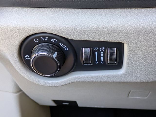 Certified 2023 Chrysler Voyager LX image 13