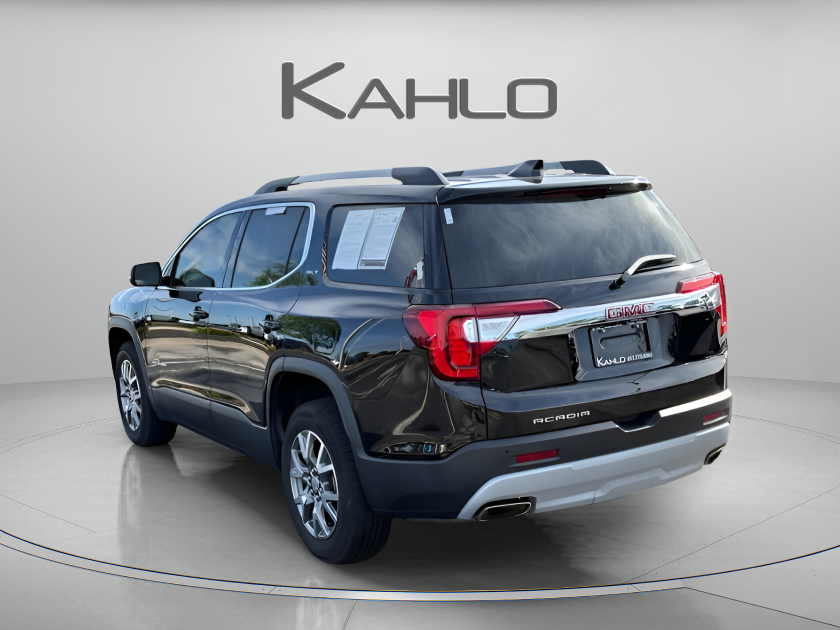 Used 2020 GMC Acadia SLT FWD image 2