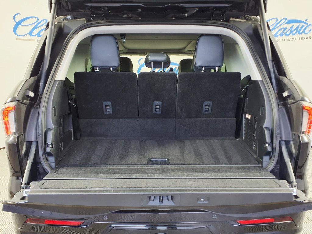 Used 2025 Lincoln Navigator Reserve AWD/4WD image 8