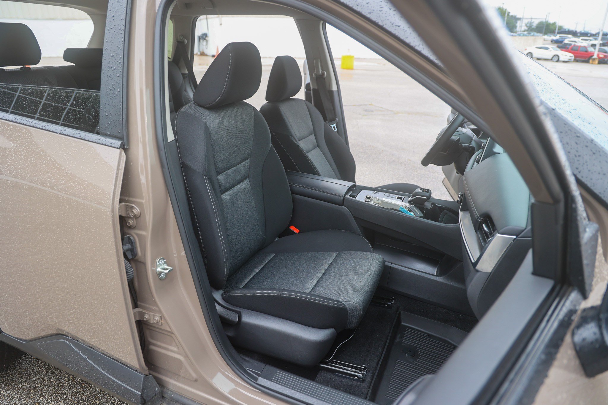 Used 2025 Nissan Rogue SV FWD image 42