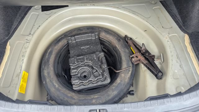 Used 2014 Toyota Corolla LE FWD image 14