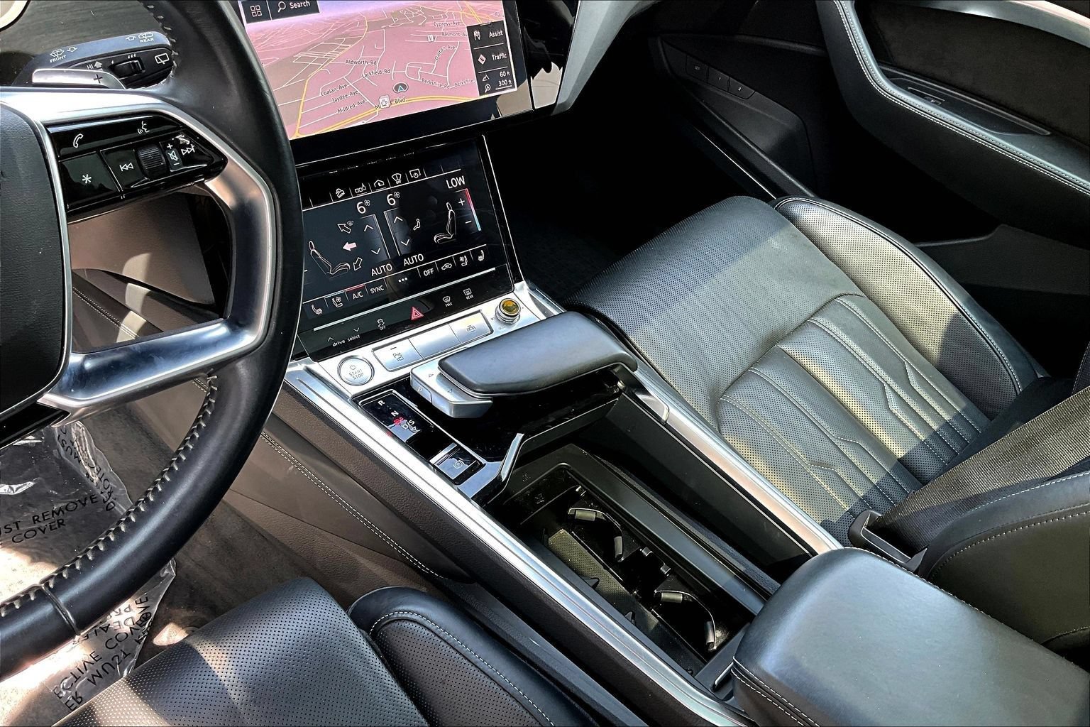 Used 2019 Audi e-tron Prestige w/ Prestige Package AWD/4WD image 16