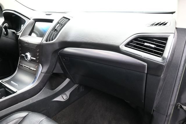 Used 2020 Ford Edge Titanium FWD image 37