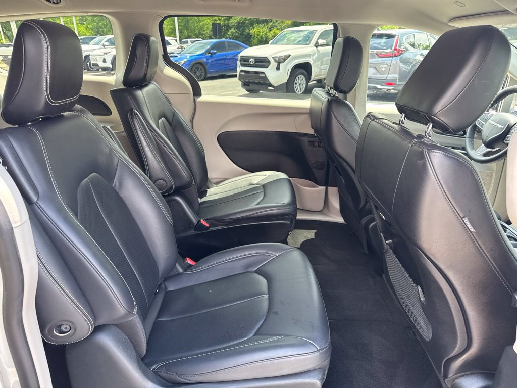 Used 2024 Chrysler Pacifica Limited FWD image 29