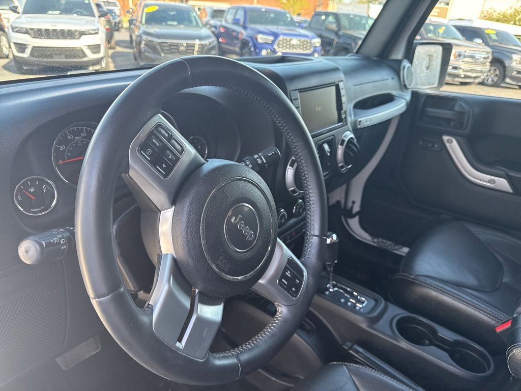 Used 2016 Jeep Wrangler Unlimited Rubicon AWD/4WD image 14