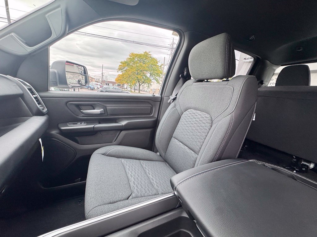 New 2026 RAM 1500 Express AWD/4WD image 15