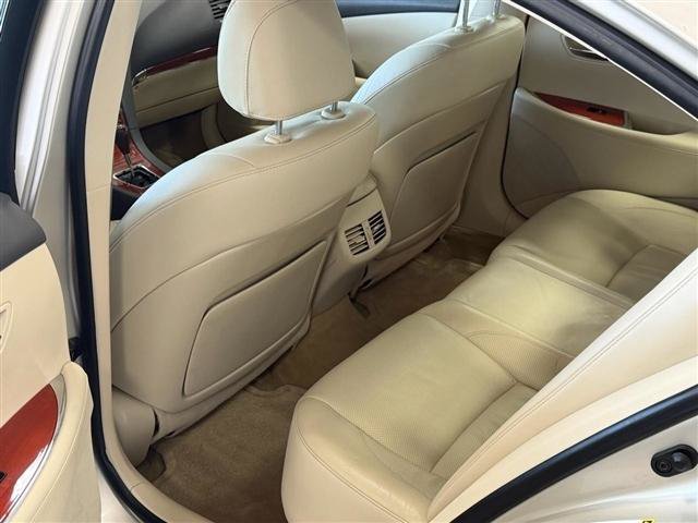 Used 2011 Lexus ES 350 w/ Luxury Pkg & Navigation FWD image 10