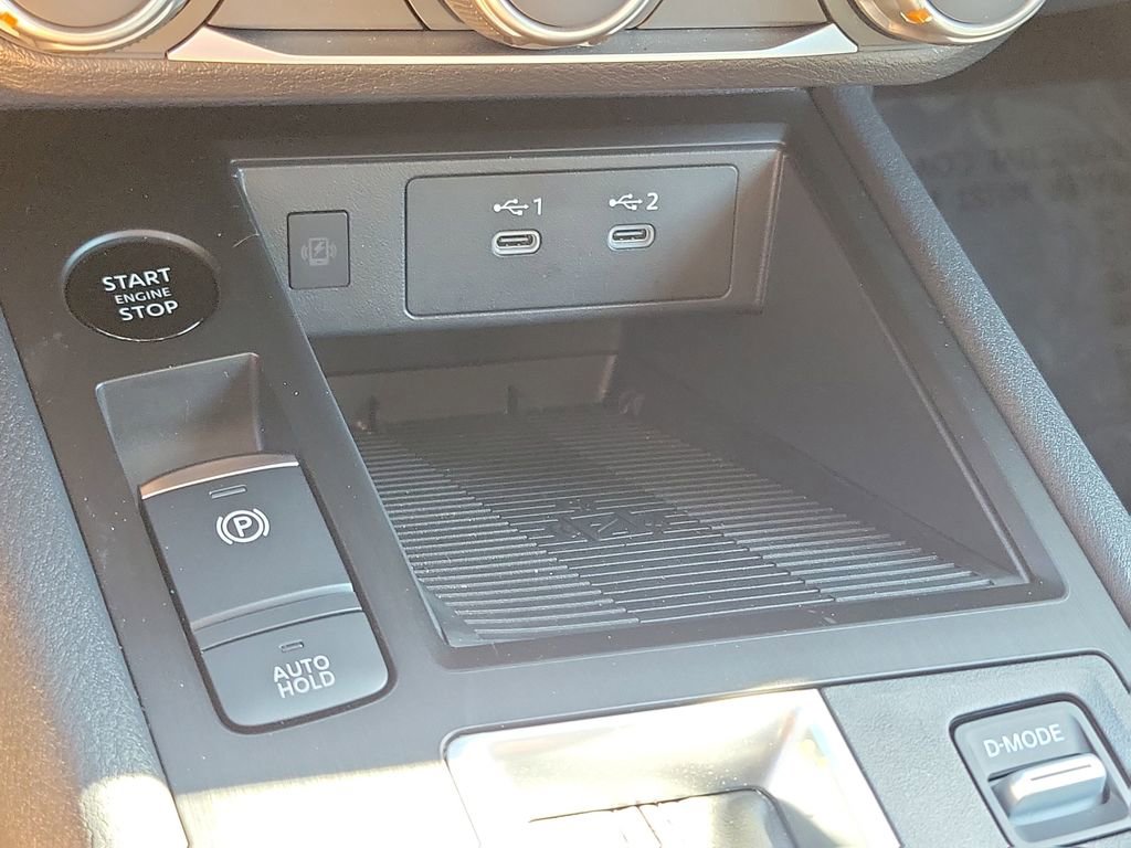 Used 2025 Nissan Kicks SV FWD image 13