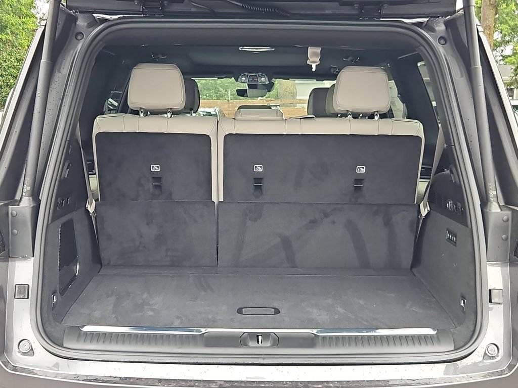 New 2026 Jeep Grand Wagoneer Summit w/ 8-Passenger Seating Package AWD/4WD image 10