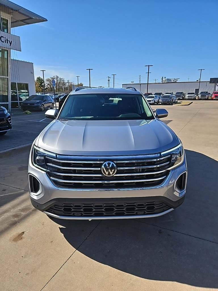 New 2026 Volkswagen Atlas SE image 2