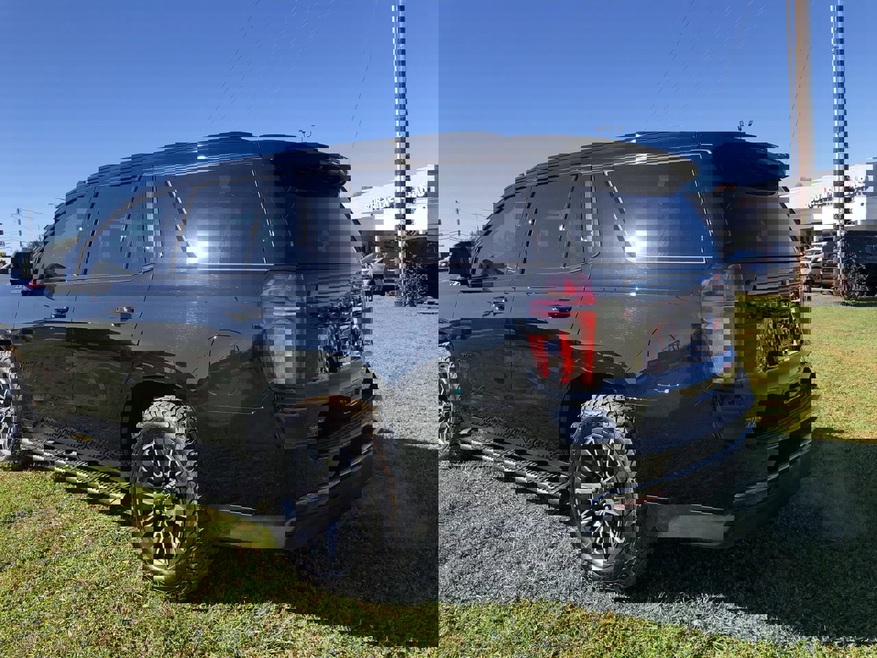 Used 2022 Chevrolet Tahoe Z71 w/ Z71 Off-Road Package image 4