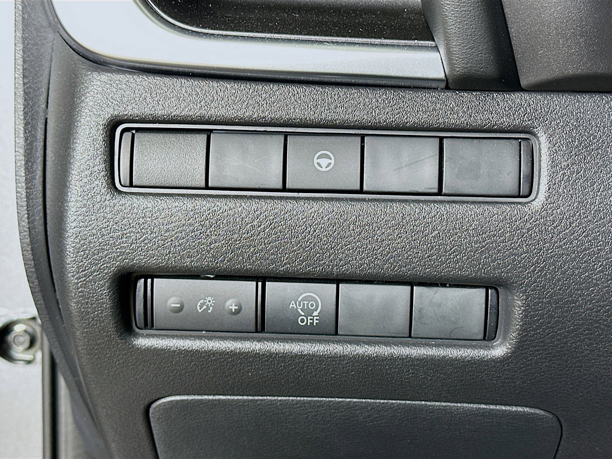 Used 2023 Nissan Rogue SV FWD image 17