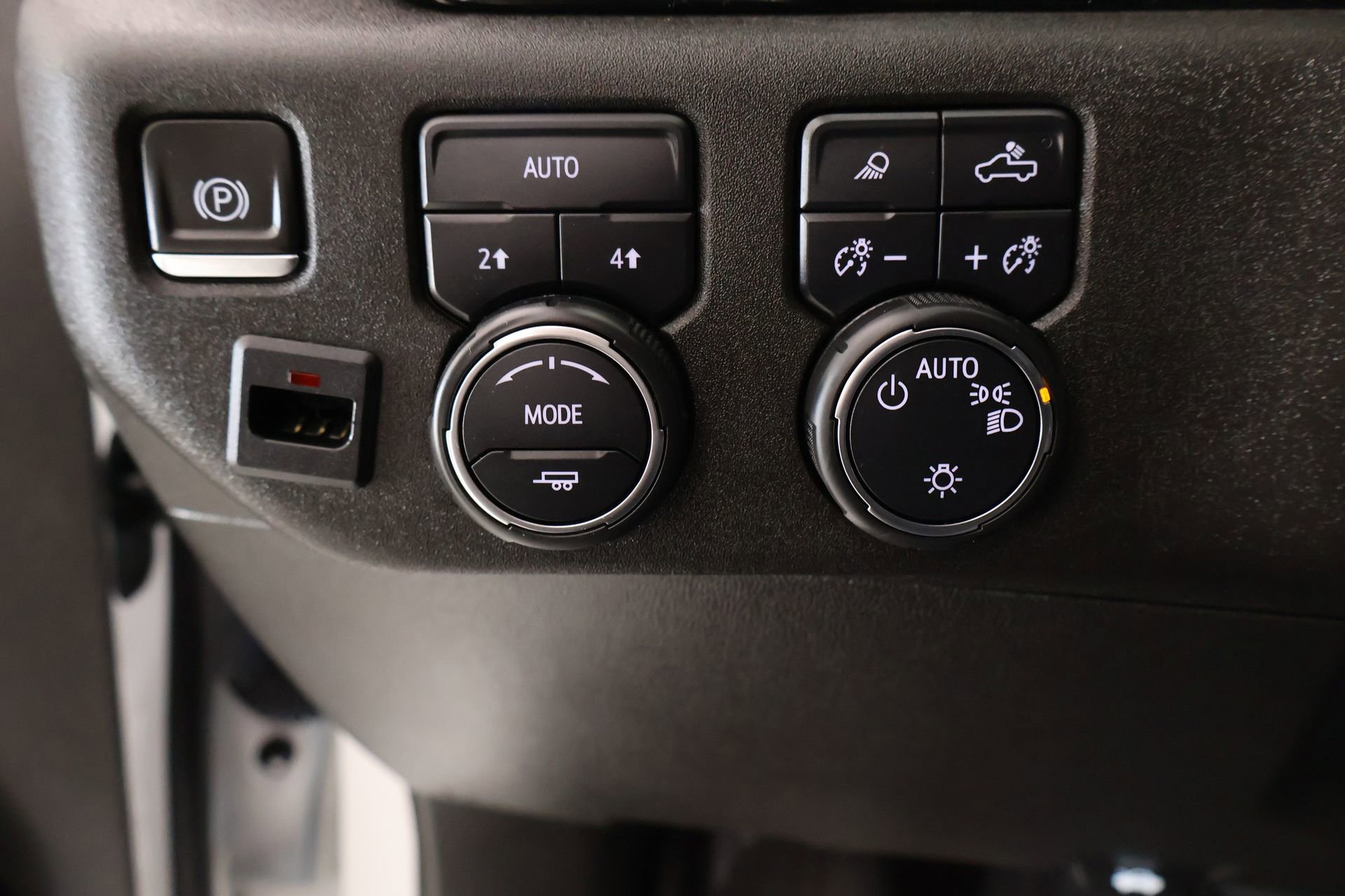 Used 2024 Chevrolet Silverado 1500 LT w/ Convenience Package II image 9