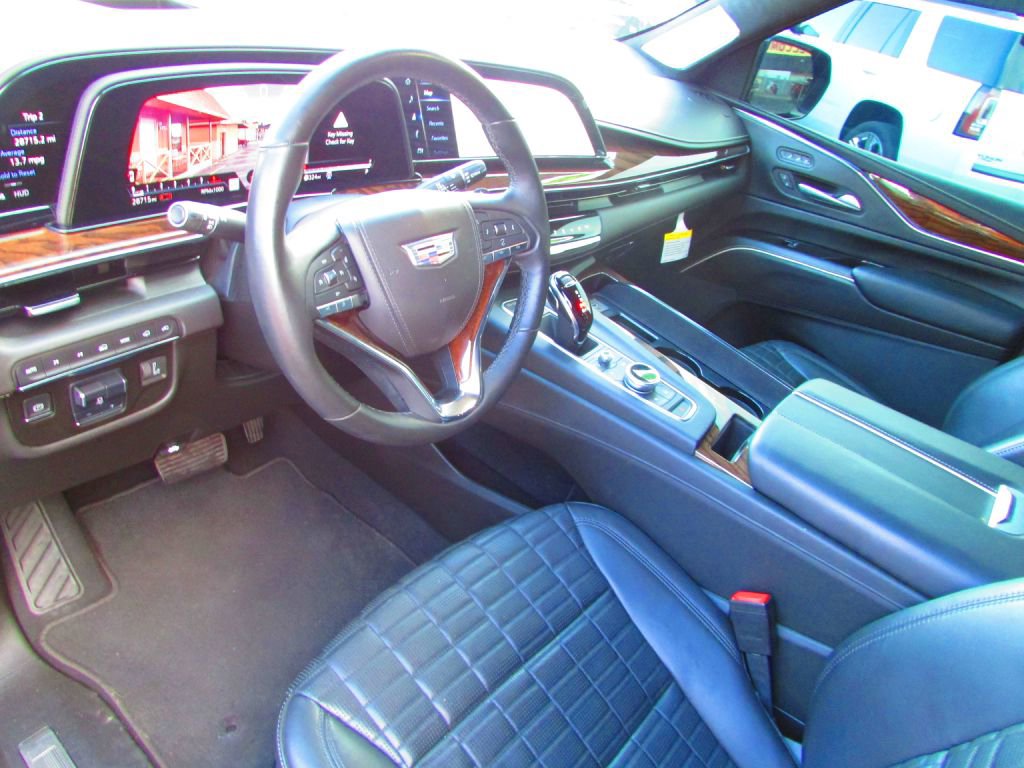 Used 2021 Cadillac Escalade Sport Platinum w/ LPO, ONYX Package image 16