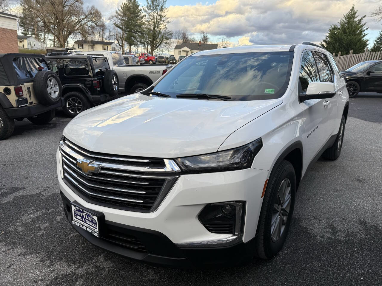 Used 2023 Chevrolet Traverse LT AWD/4WD image 1