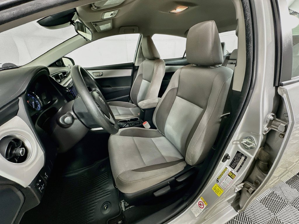 Used 2018 Toyota Corolla LE FWD image 23