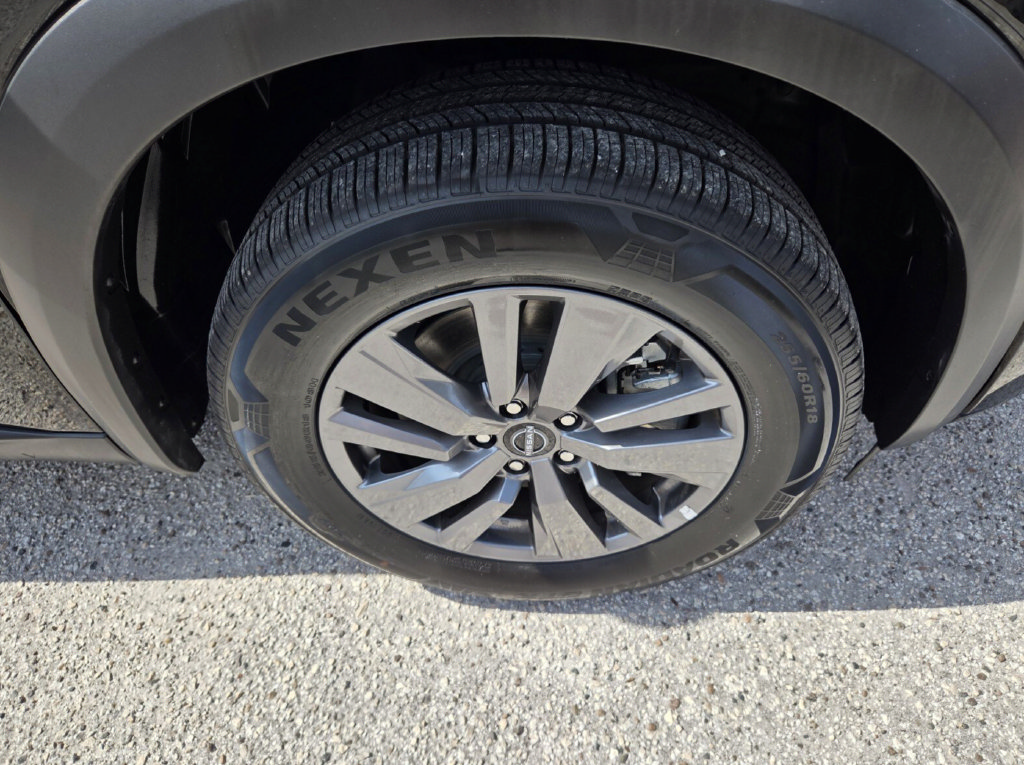 Certified 2025 Nissan Pathfinder SV FWD image 2
