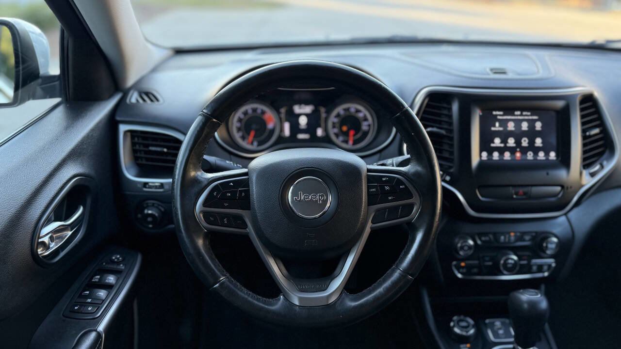 Used 2019 Jeep Cherokee Latitude Plus image 22