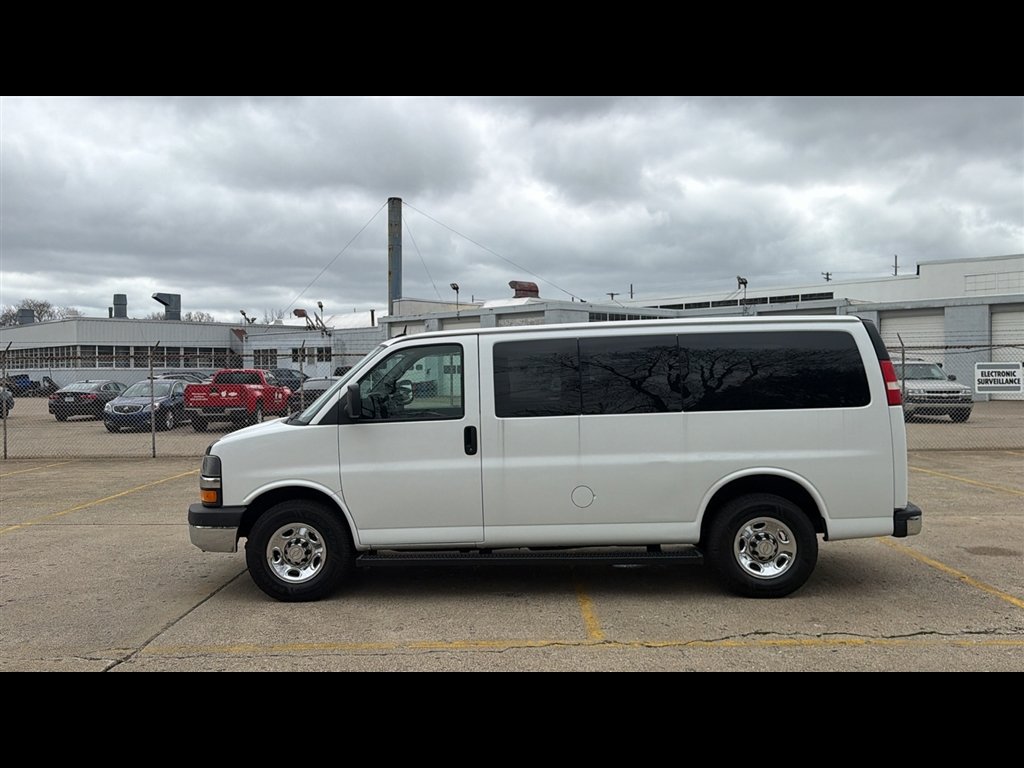 Used 2015 Chevrolet Express 2500 LT w/ LT Preferred Equipment Group RWD image 3
