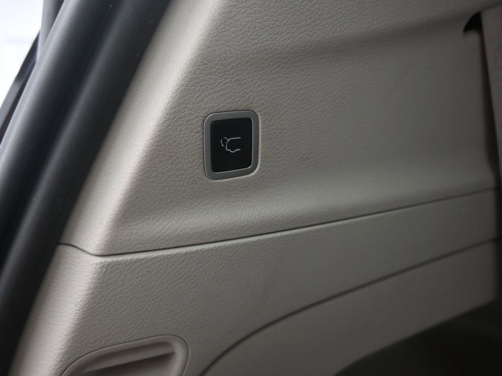 Used 2023 Chrysler Pacifica Touring-L image 25