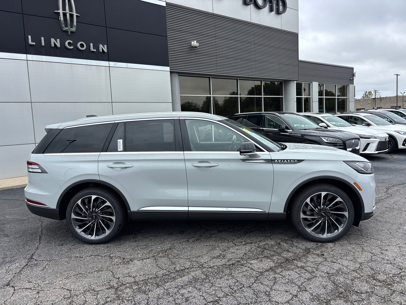New 2027 Lincoln Aviator Reserve AWD/4WD image 8