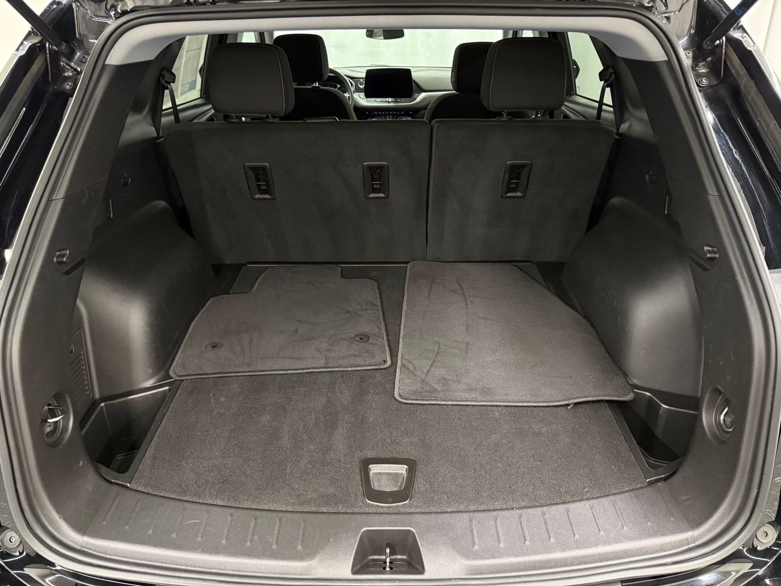 Used 2025 Chevrolet Blazer LT AWD/4WD image 5