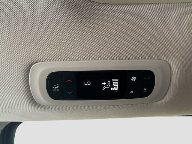Used 2020 Chrysler Pacifica Touring-L FWD image 24