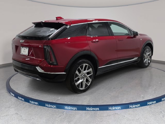 New 2027 Cadillac Optiq Luxury w/ LPO, Floor Liner Package AWD/4WD image 5
