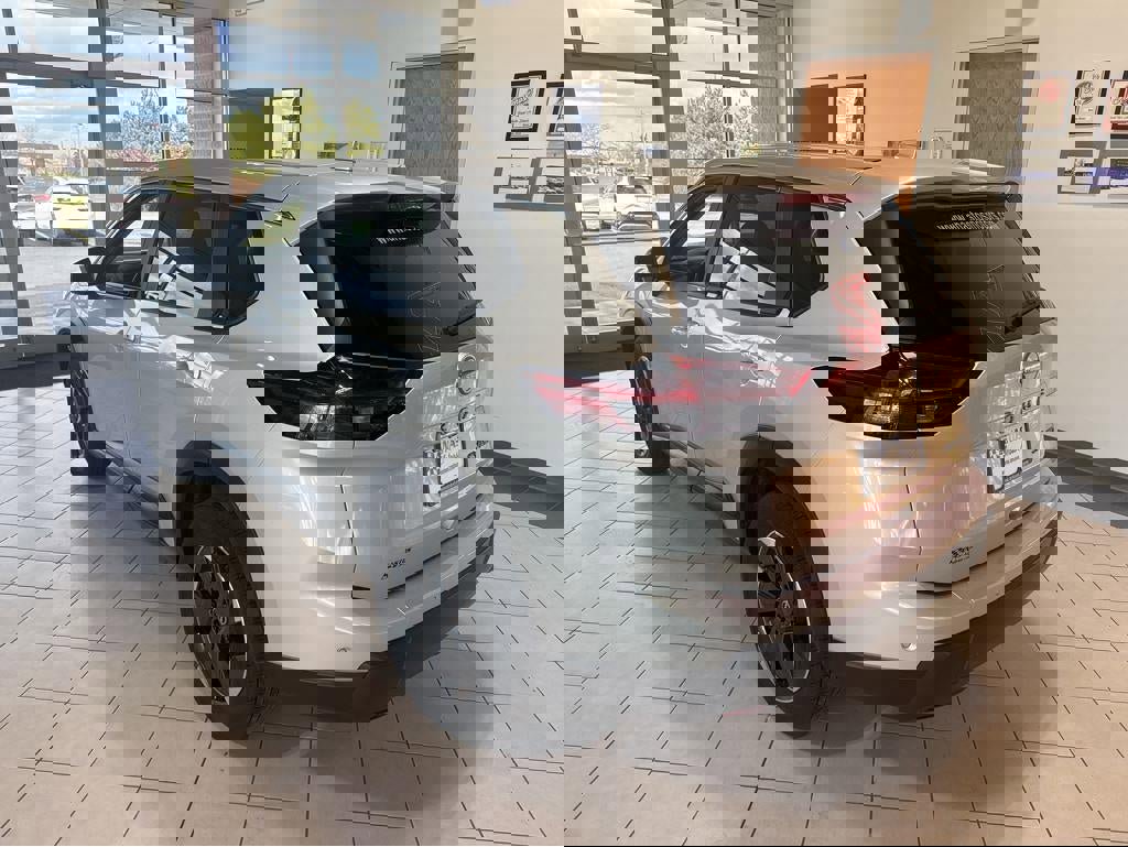 Used 2024 Nissan Rogue SV image 9