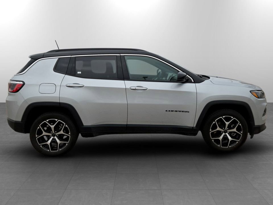 Used 2025 Jeep Compass Limited image 4