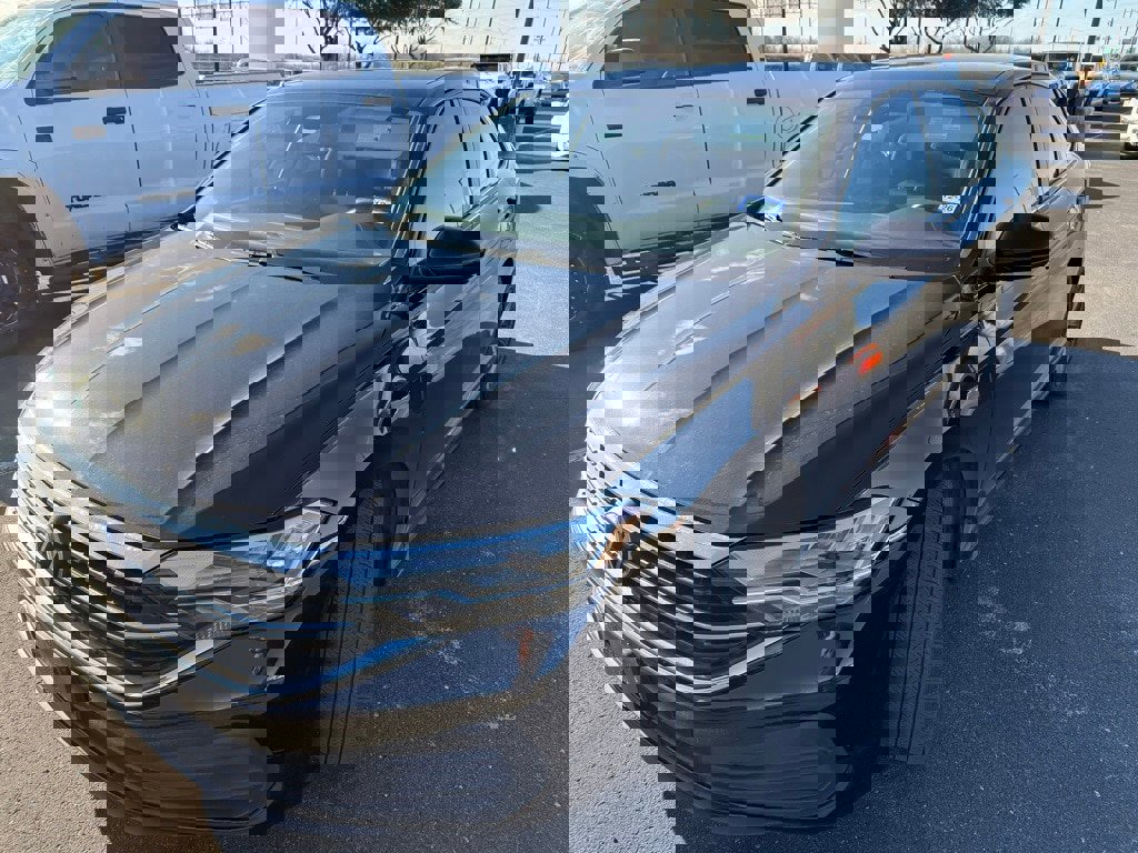 Used 2024 Volkswagen Jetta SE image 1