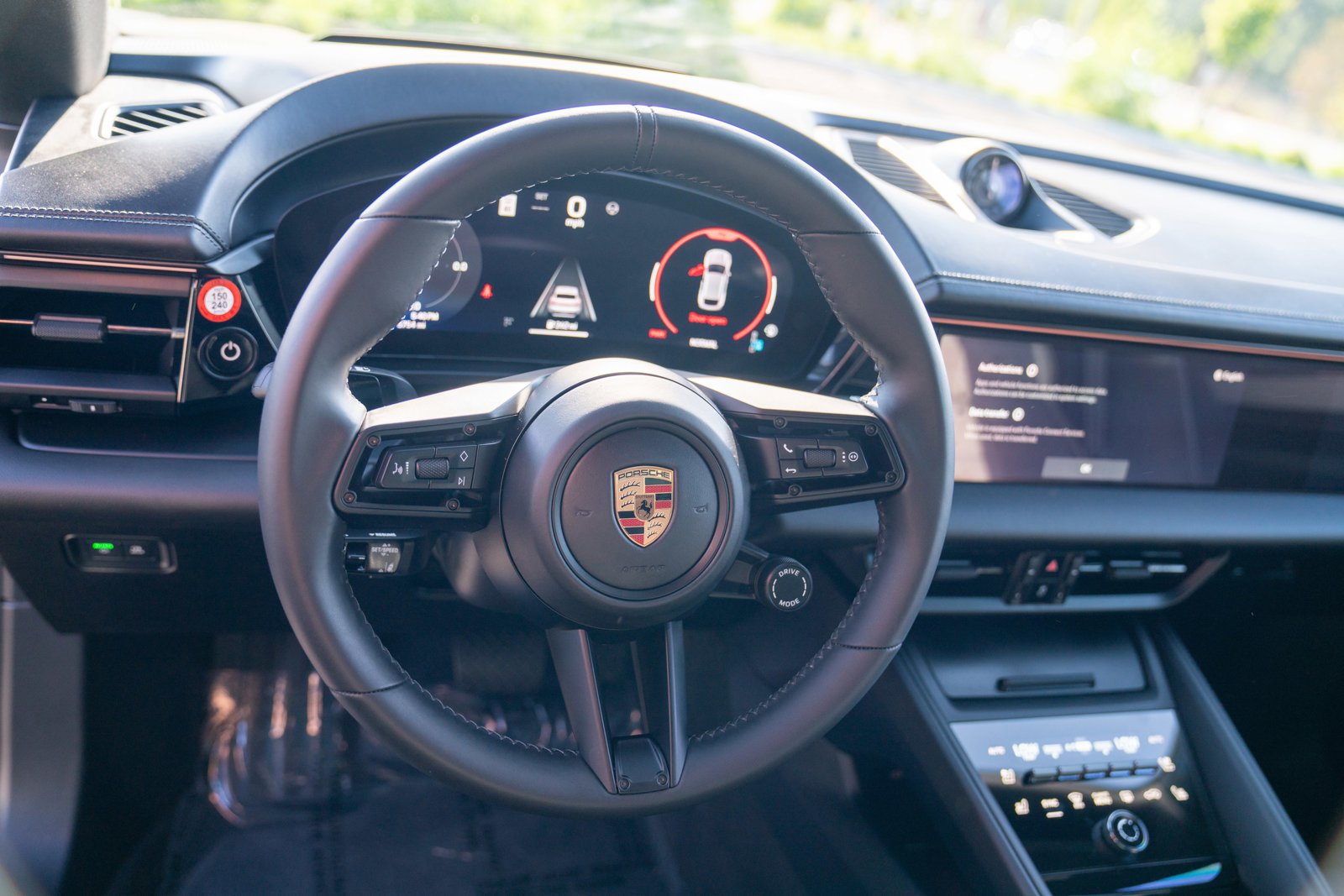 Certified 2025 Porsche Macan 4 Electric AWD/4WD image 14