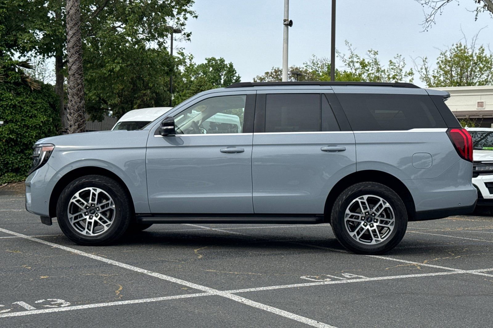 Certified 2025 Ford Expedition Active image 8