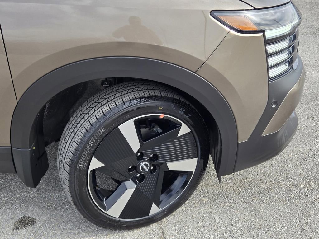 New 2026 Nissan Kicks SR w/ Cold Weather Package image 6