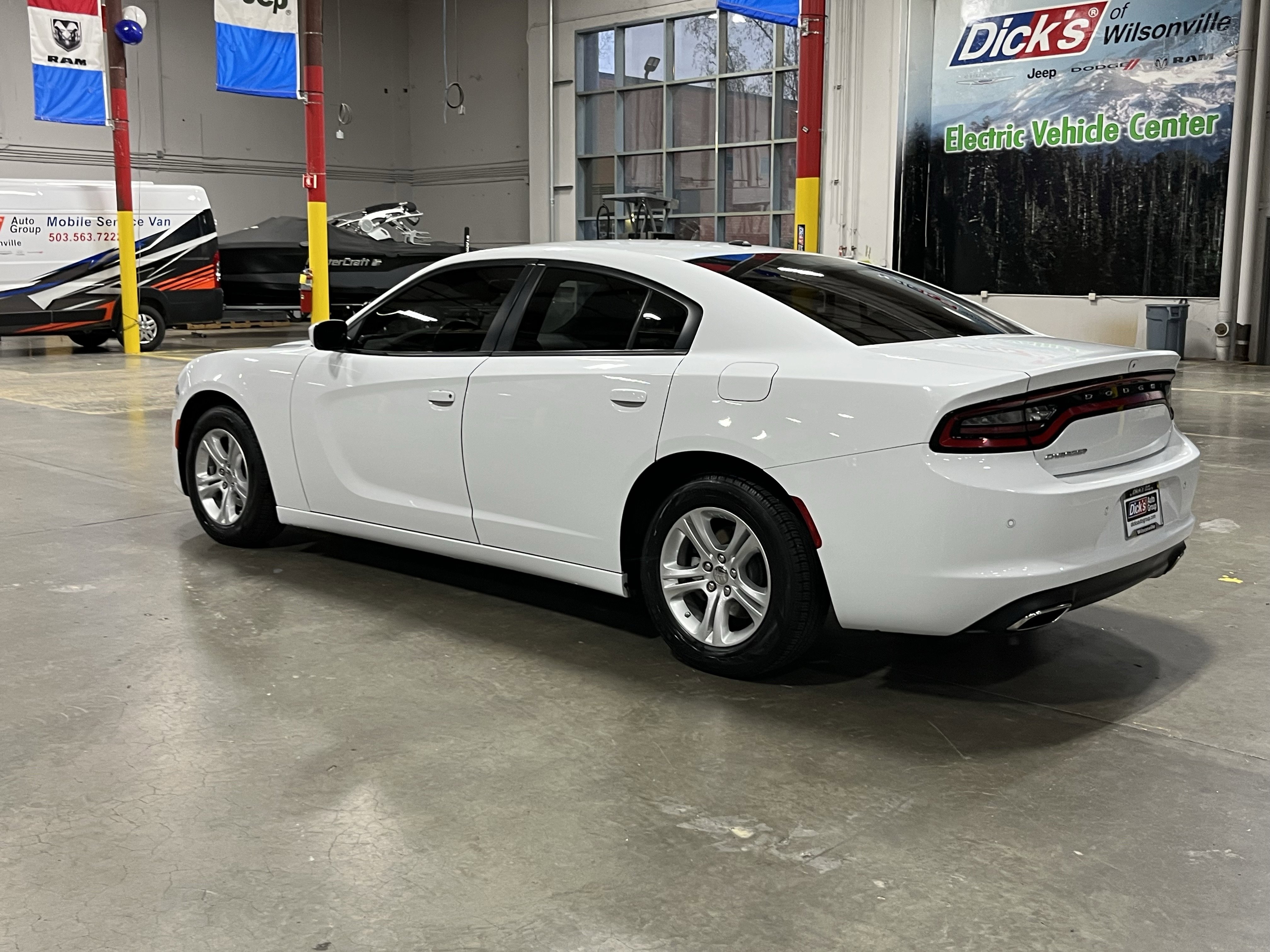 Used 2022 Dodge Charger SXT image 3