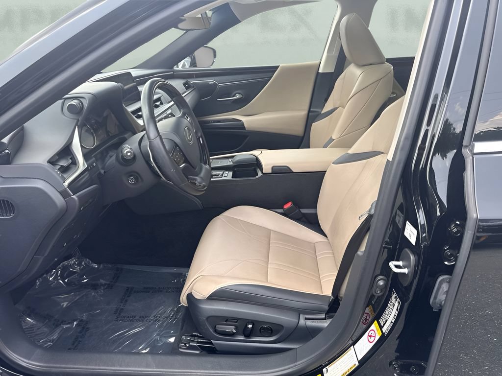 Used 2019 Lexus ES 300h w/ Accessory Package 2 FWD image 5