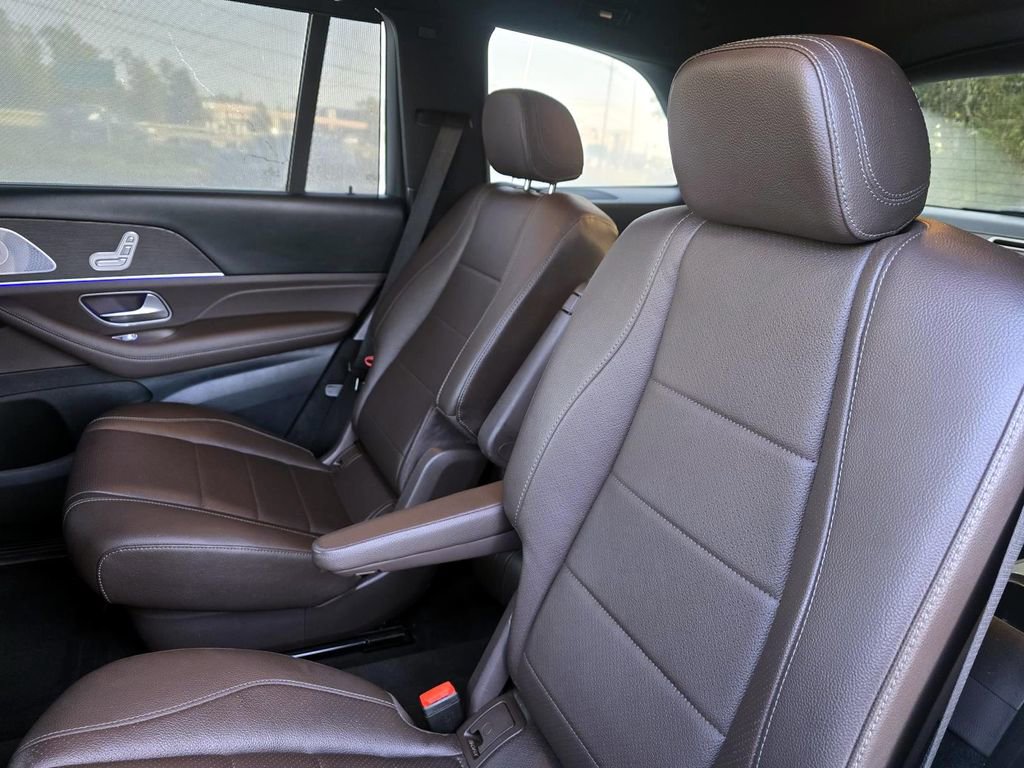 Used 2021 Mercedes-Benz GLS 450 4MATIC image 25