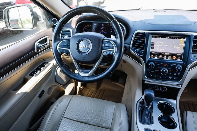 Used 2017 Jeep Grand Cherokee Overland w/ Jeep Active Safety Group AWD/4WD image 17