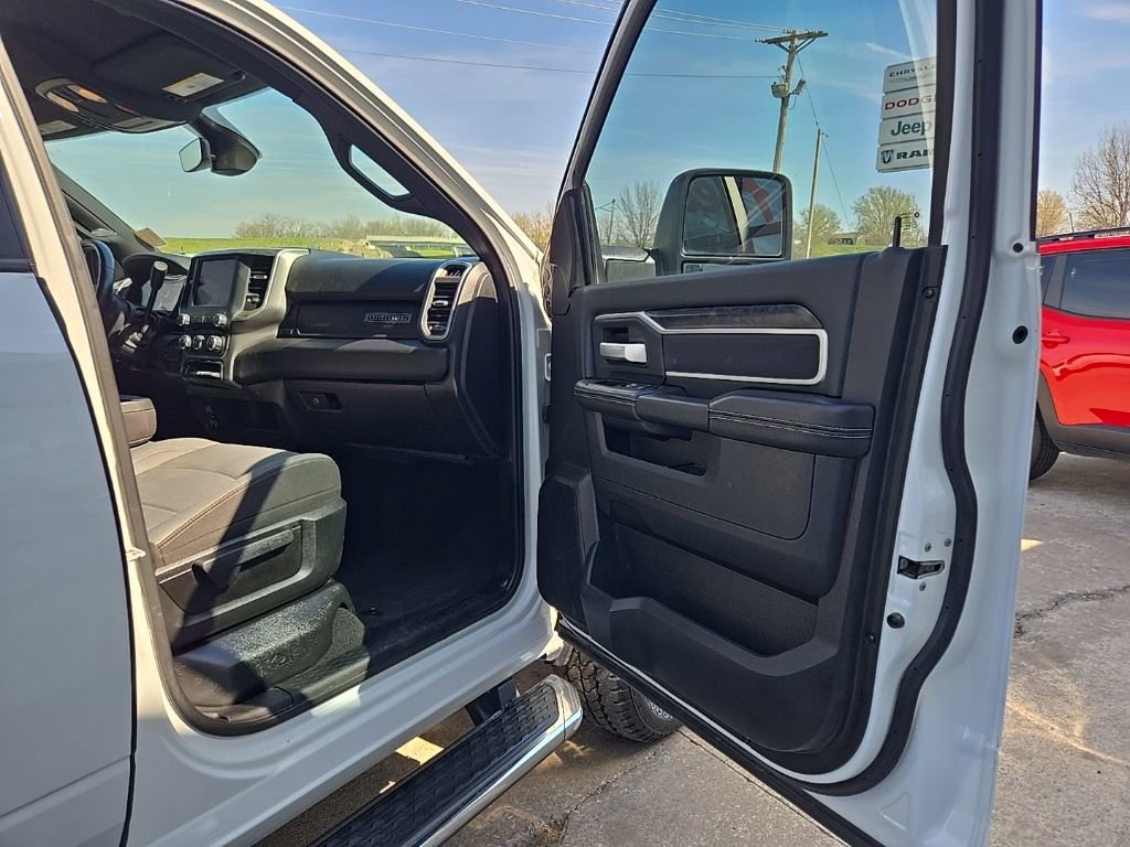 Used 2024 RAM 2500 Big Horn AWD/4WD image 76