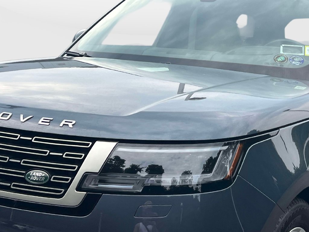 Used 2024 Land Rover Range Rover SE AWD/4WD image 8