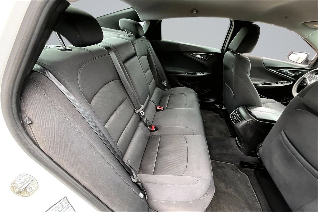 Used 2017 Chevrolet Malibu LT FWD image 24