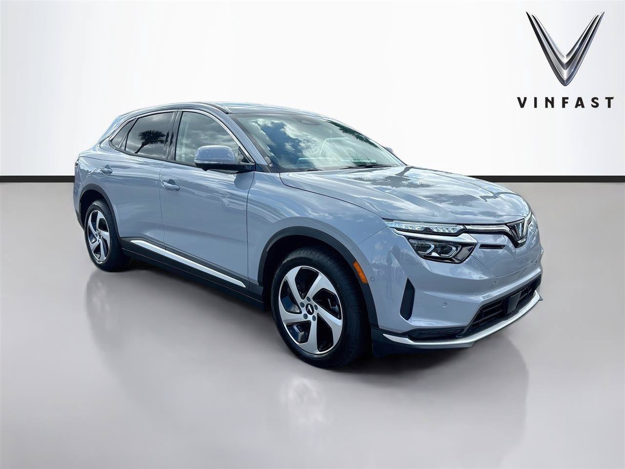 New 2027 VinFast VF 8 Eco AWD/4WD image 1