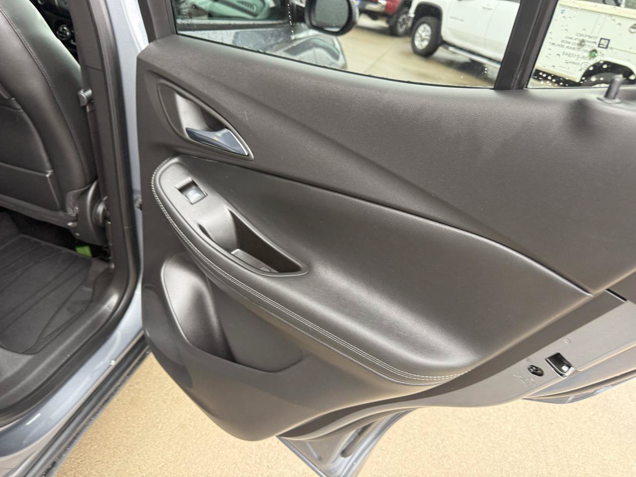 Used 2022 Buick Encore GX Select AWD/4WD image 18