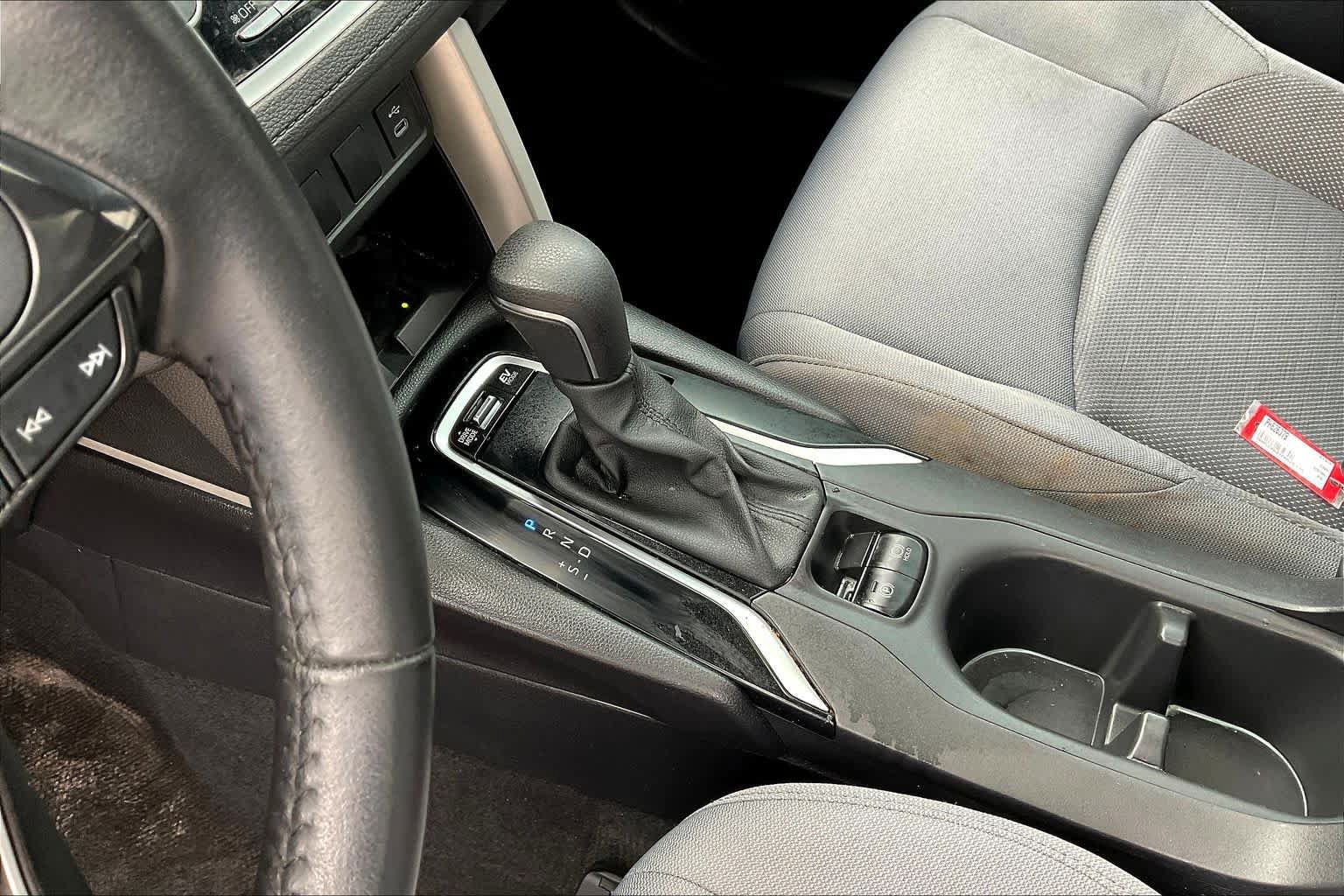 Used 2024 Toyota Corolla Cross AWD Hybrid w/ Moonroof Package image 17