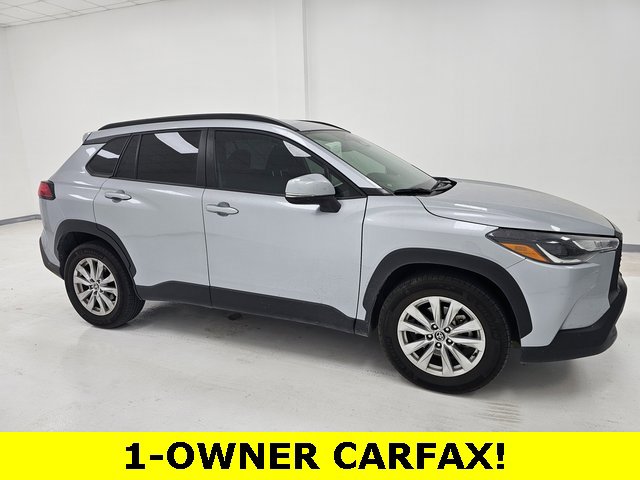 Used 2023 Toyota Corolla Cross LE video 1