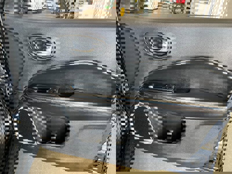 Used 2018 Jeep Compass Limited w/ Navigation Group image 23