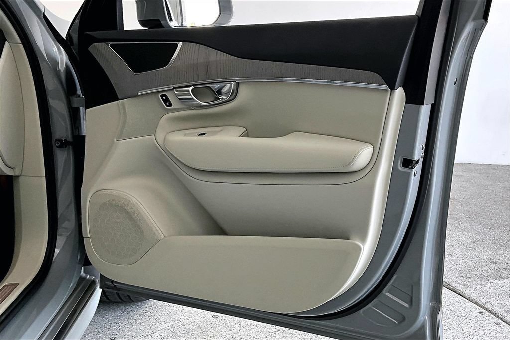 Certified 2025 Volvo XC90 B5 Plus w/ Protection Package Premier AWD/4WD image 24