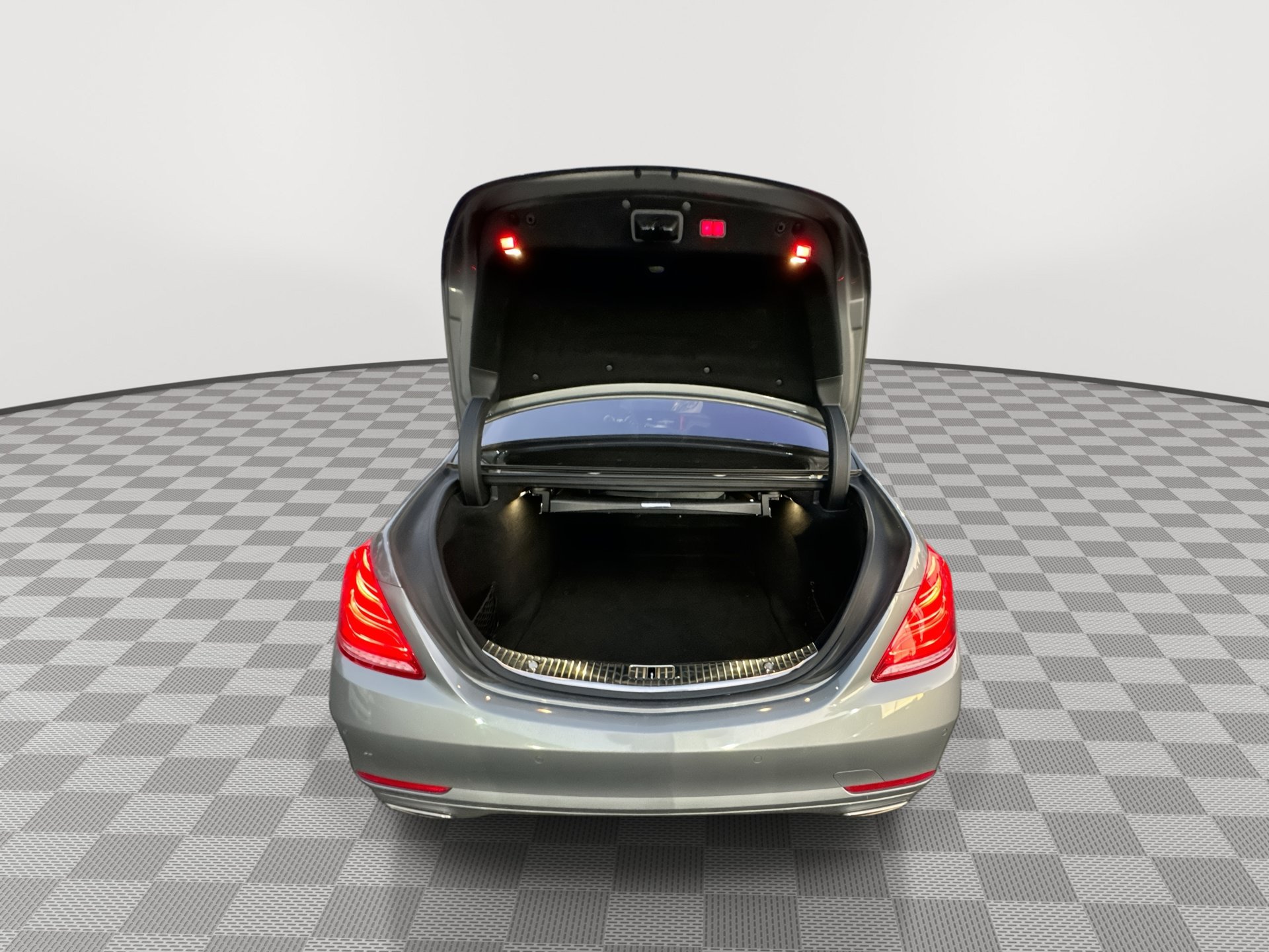 Used 2015 Mercedes-Benz S 550 Sedan w/ Premium 1 Package image 21