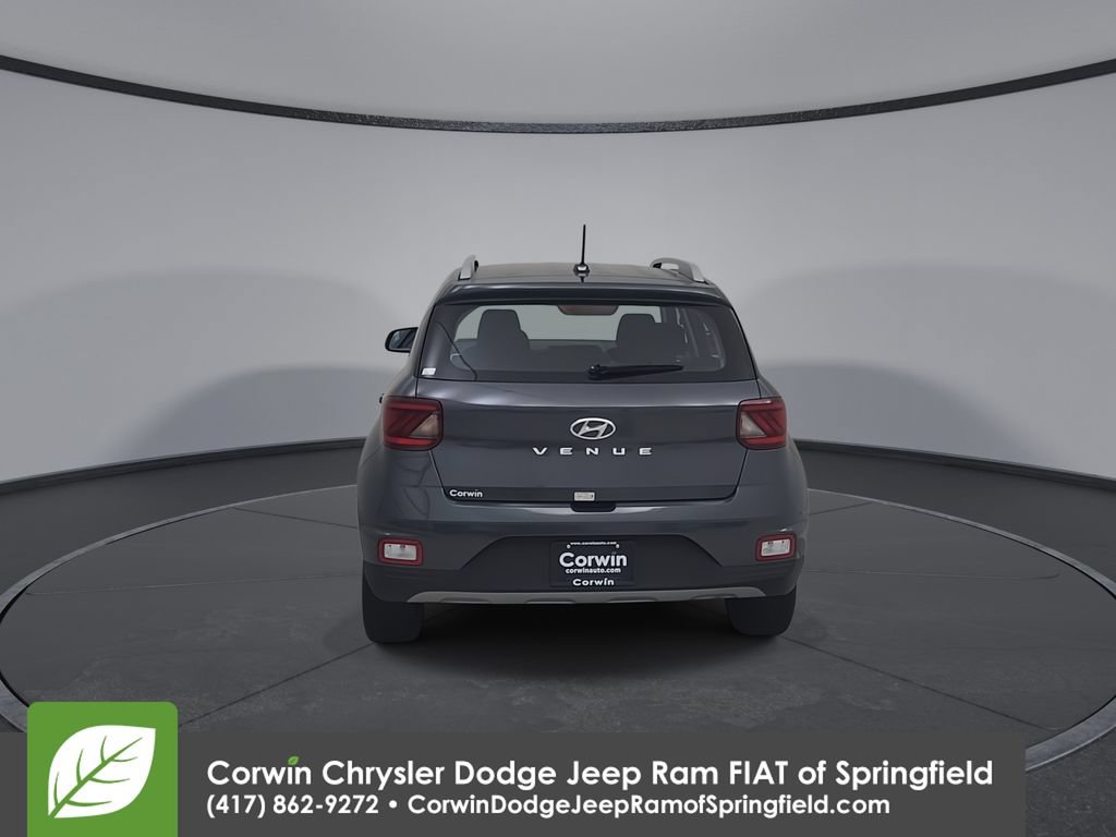 Used 2025 Hyundai Venue SEL FWD image 12