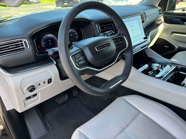 Used 2023 Jeep Wagoneer 4WD w/ Convenience Group I image 12